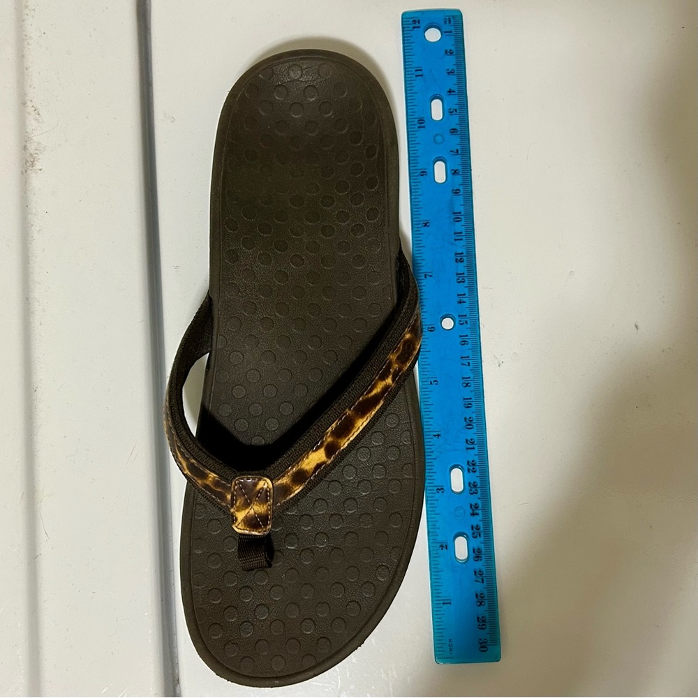 Vionic Tide II Brown Leopard Flip Flop Sandals 10 - Picture 4 of 4